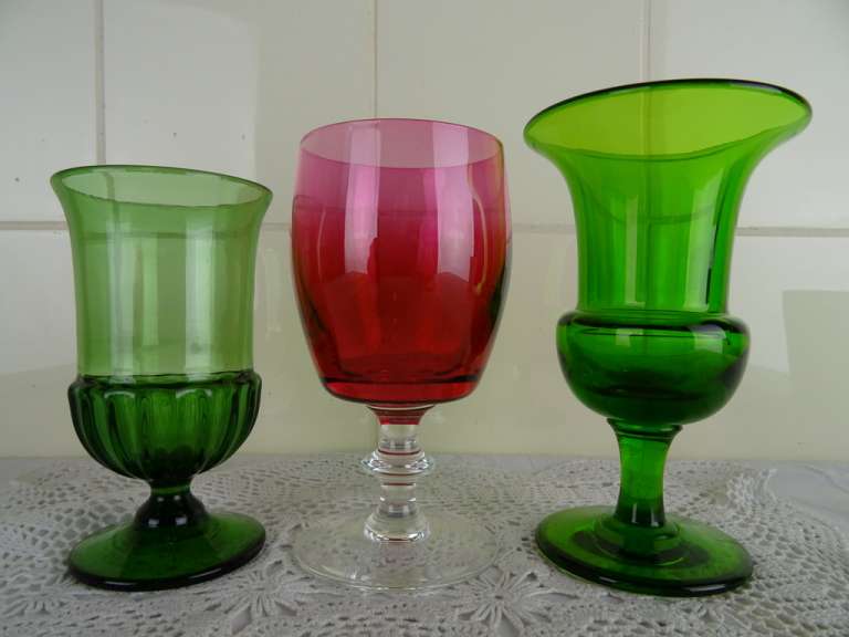 Drie antieke glazen of vaasjes