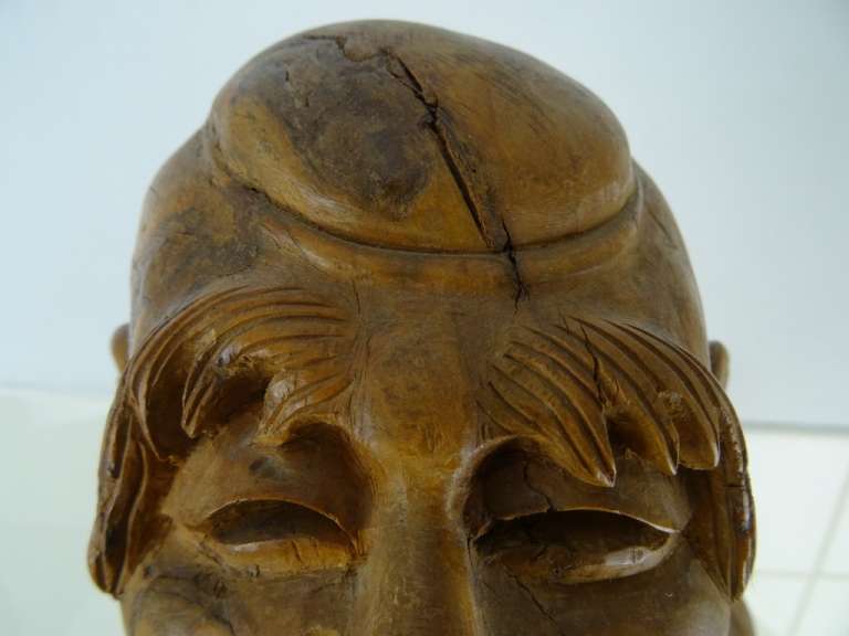 Antiek wortelhouten beeld Vastende monnik