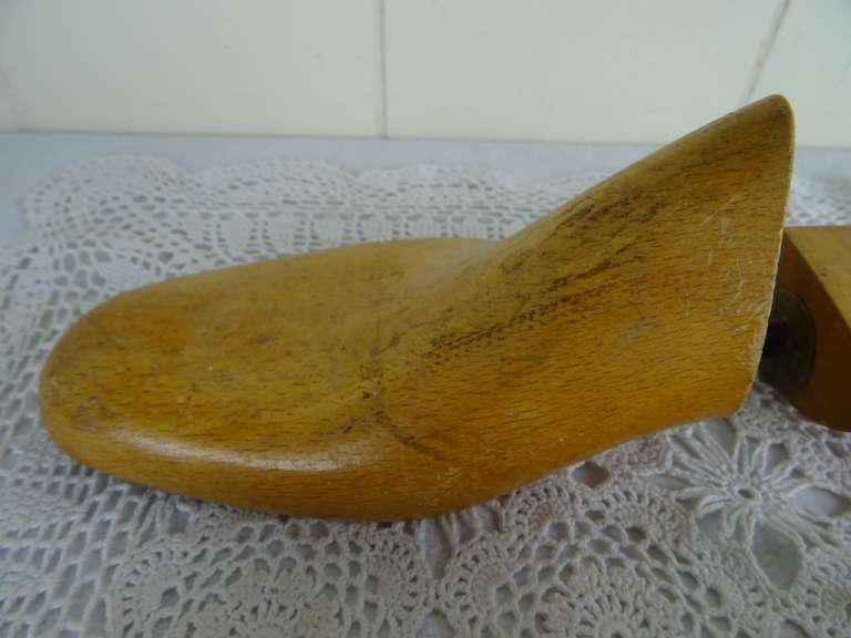 Antieke houten mallen van schoenmaker