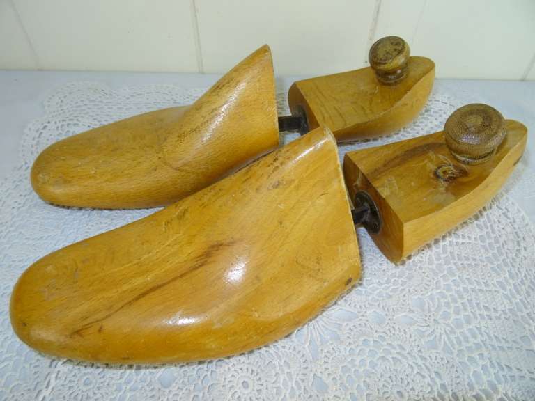 Antieke houten mallen van schoenmaker