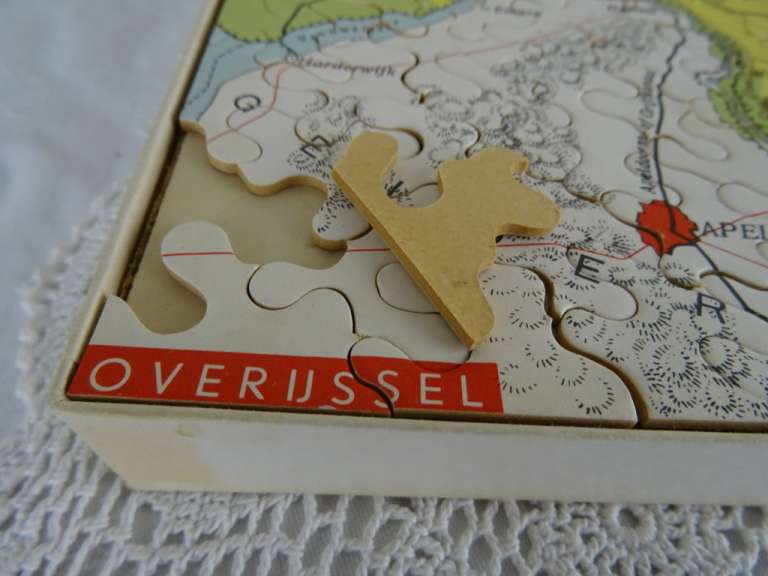 Vintage provinciepuzzels Limburg en Overijssel