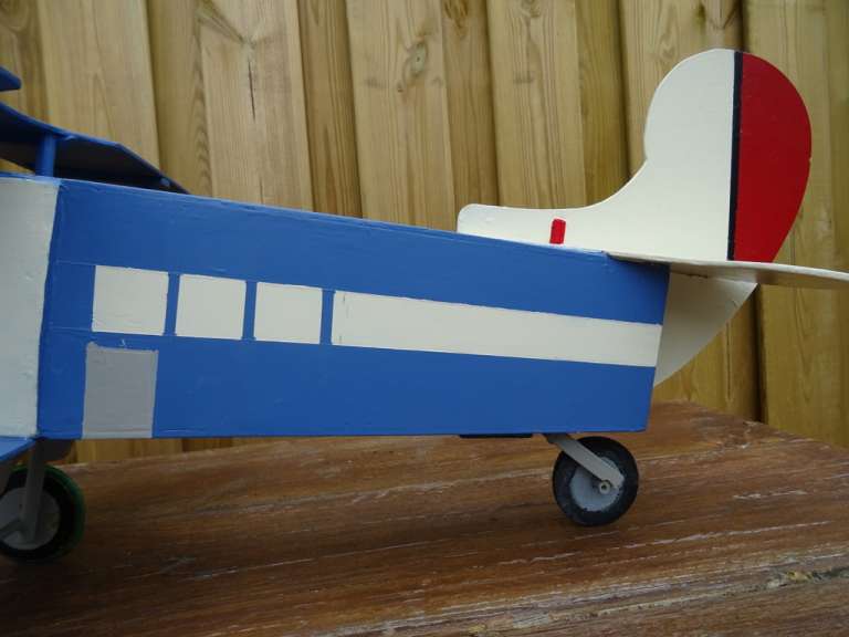Groot houten vliegtuig Volkskunst