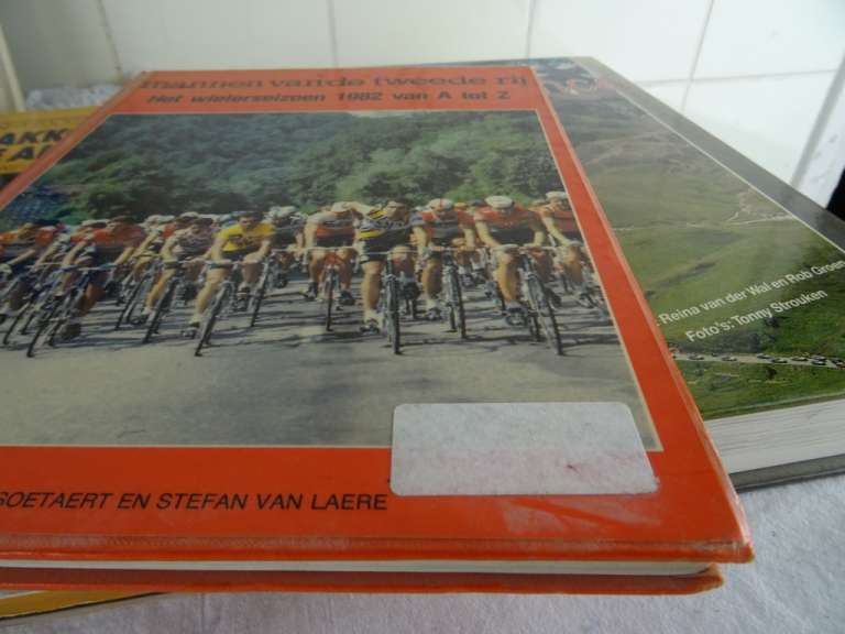 Collectie vintage boeken over wielrennen