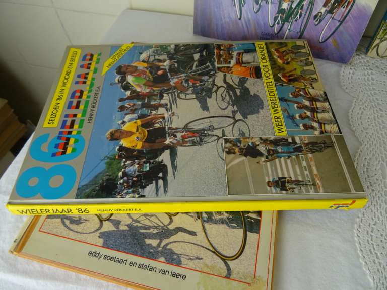 Collectie vintage boeken over wielrennen