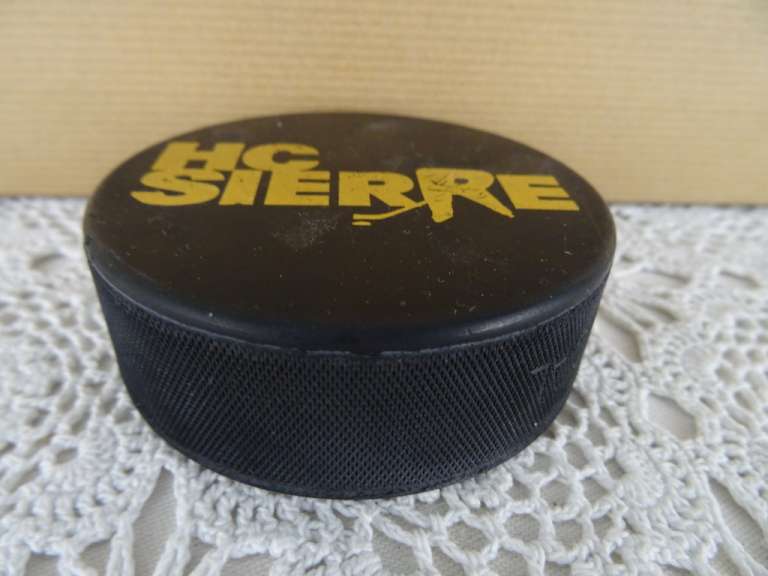 Vintage ijshockey puck HC Sierre