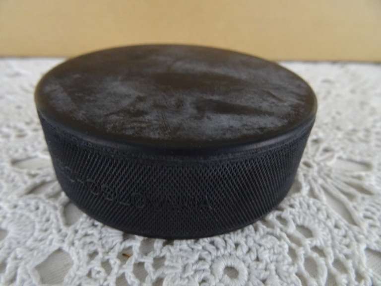 Vintage ijshockey puck HC Sierre