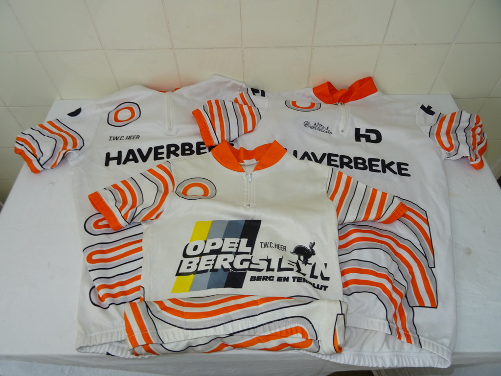 Collectie vintage kinder wielerkleding T.W.C. Heer
