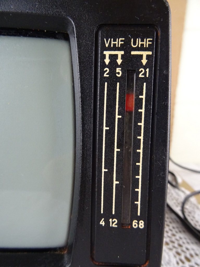 Vintage Telestar 4004 draagbare TV - Afbeelding 10