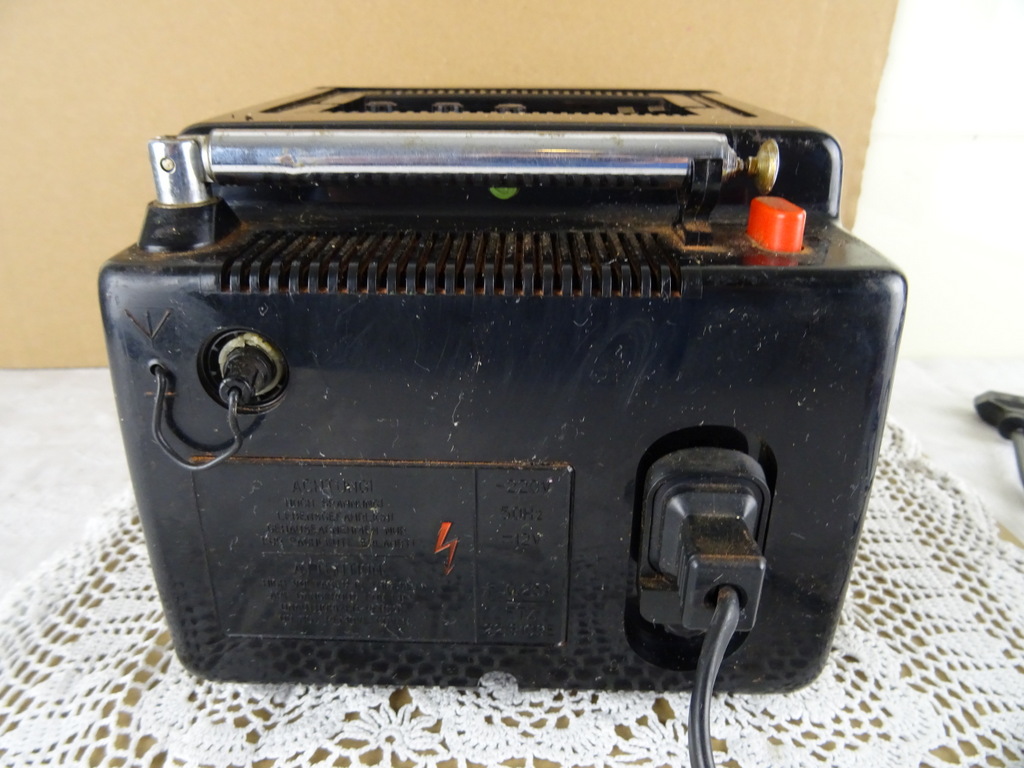 Vintage Telestar 4004 draagbare TV - Afbeelding 17