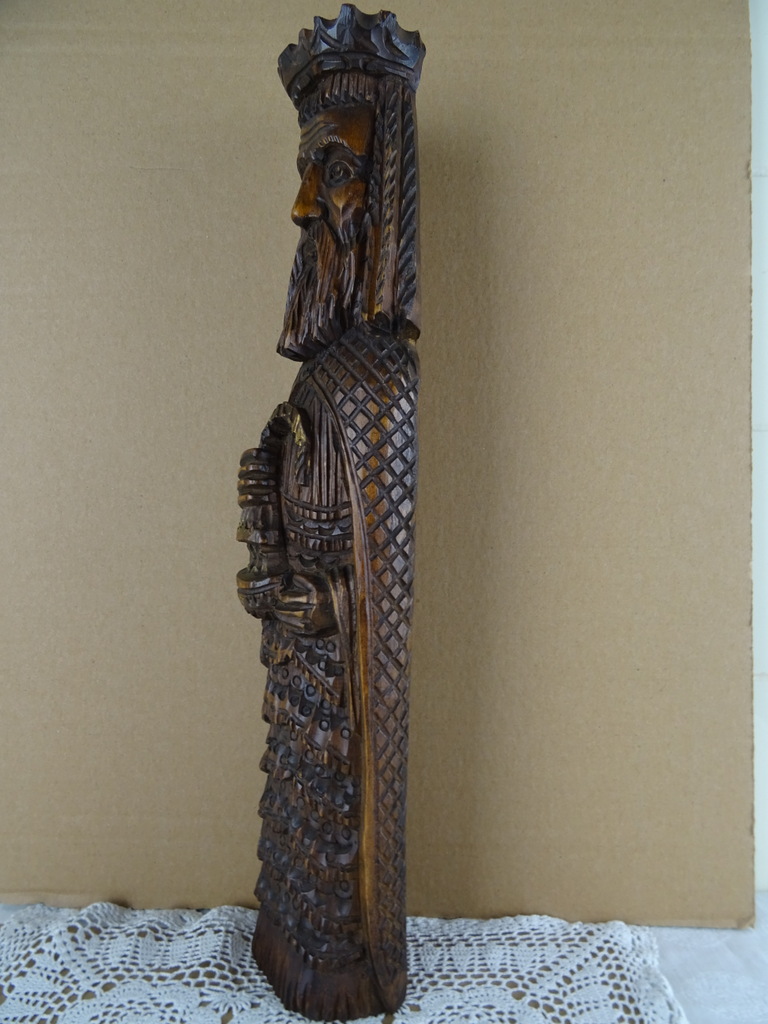Antiek houten beeld Koning met wierook