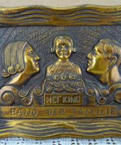 Bronzen reliëf Het kind Band der familie