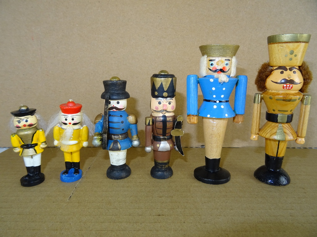 Vintage houten miniatuur kerstbeeldjes