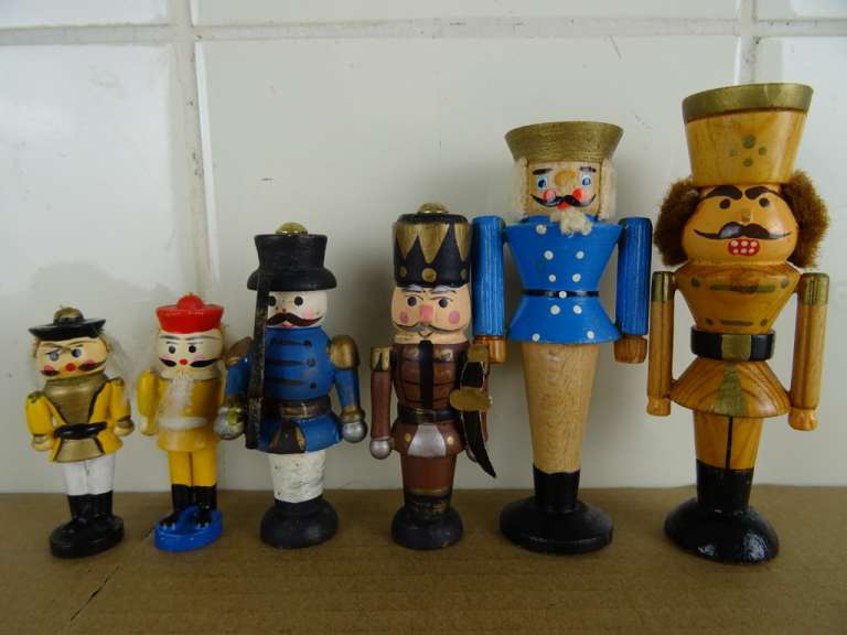 Vintage houten miniatuur kerstbeeldjes