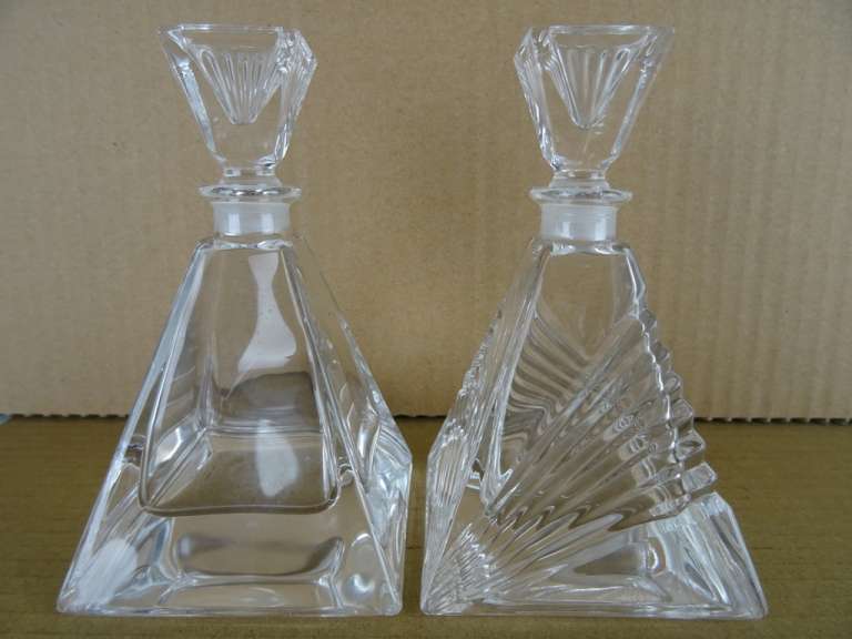 Stel glazen karafjes