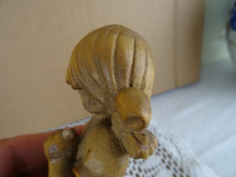 Antiek beeldje Meisje met gans