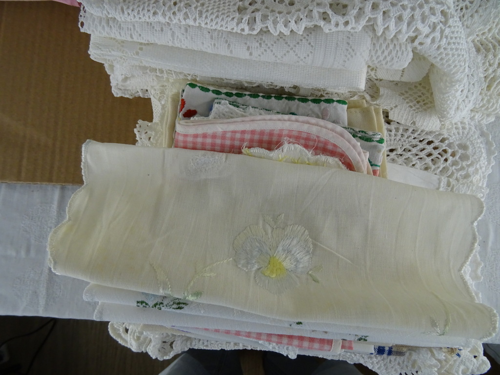 Collectie vintage tafelkleden en kleine kleedjes - Afbeelding 6