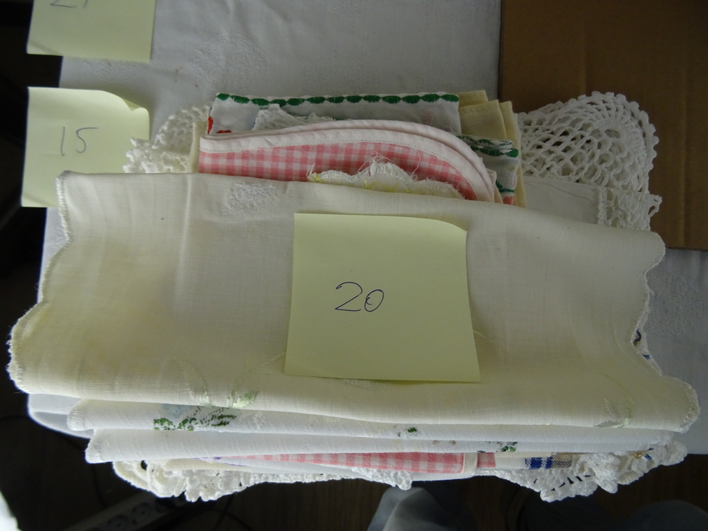 Collectie vintage tafelkleden en kleine kleedjes - Afbeelding 7