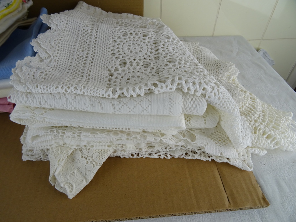 Collectie vintage tafelkleden en kleine kleedjes - Afbeelding 8
