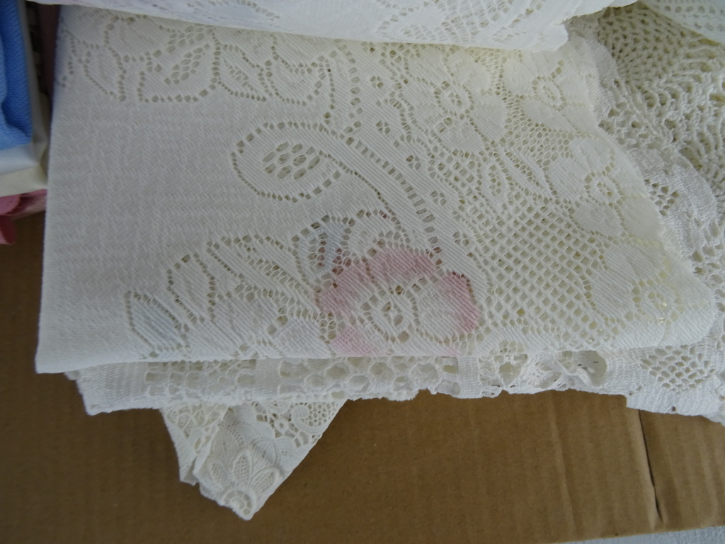Collectie vintage tafelkleden en kleine kleedjes - Afbeelding 10