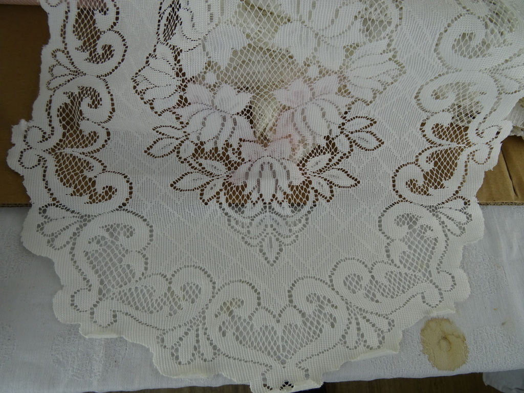 Collectie vintage tafelkleden en kleine kleedjes - Afbeelding 11