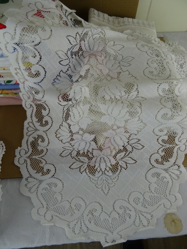 Collectie vintage tafelkleden en kleine kleedjes - Afbeelding 13