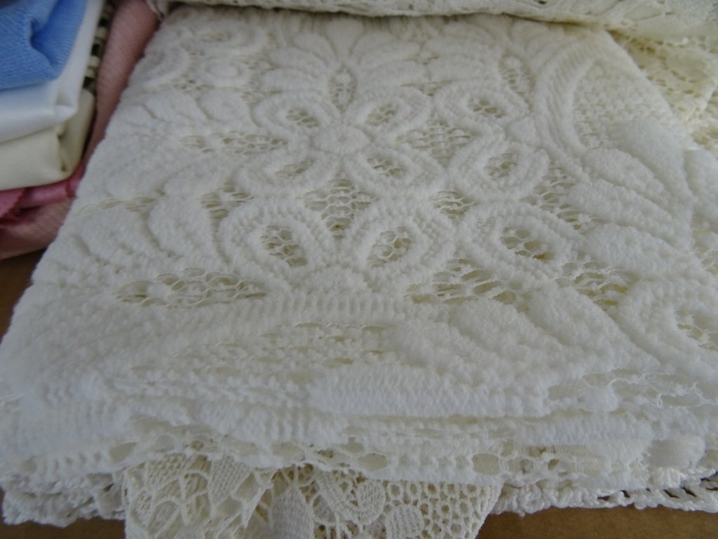 Collectie vintage tafelkleden en kleine kleedjes - Afbeelding 14