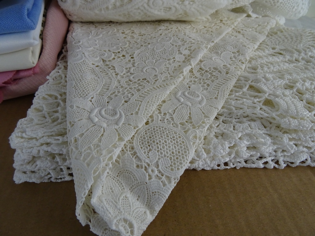 Collectie vintage tafelkleden en kleine kleedjes - Afbeelding 17