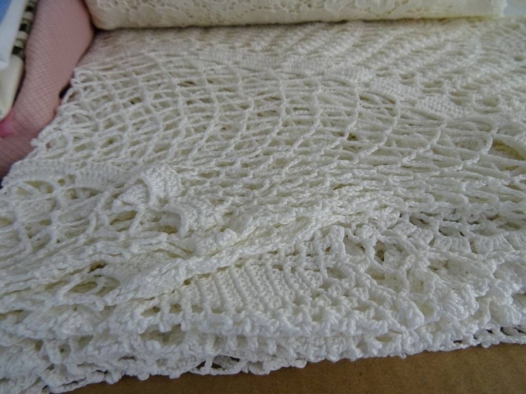 Collectie vintage tafelkleden en kleine kleedjes - Afbeelding 16