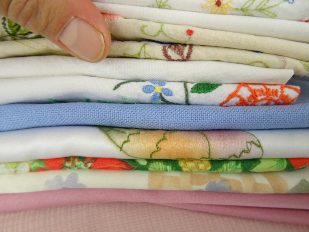 Collectie vintage tafelkleden en kleine kleedjes - Afbeelding 20