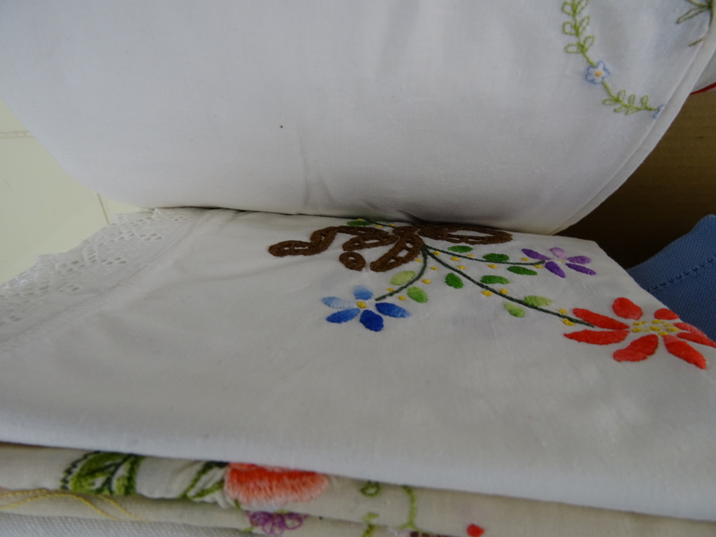 Collectie vintage tafelkleden en kleine kleedjes - Afbeelding 22