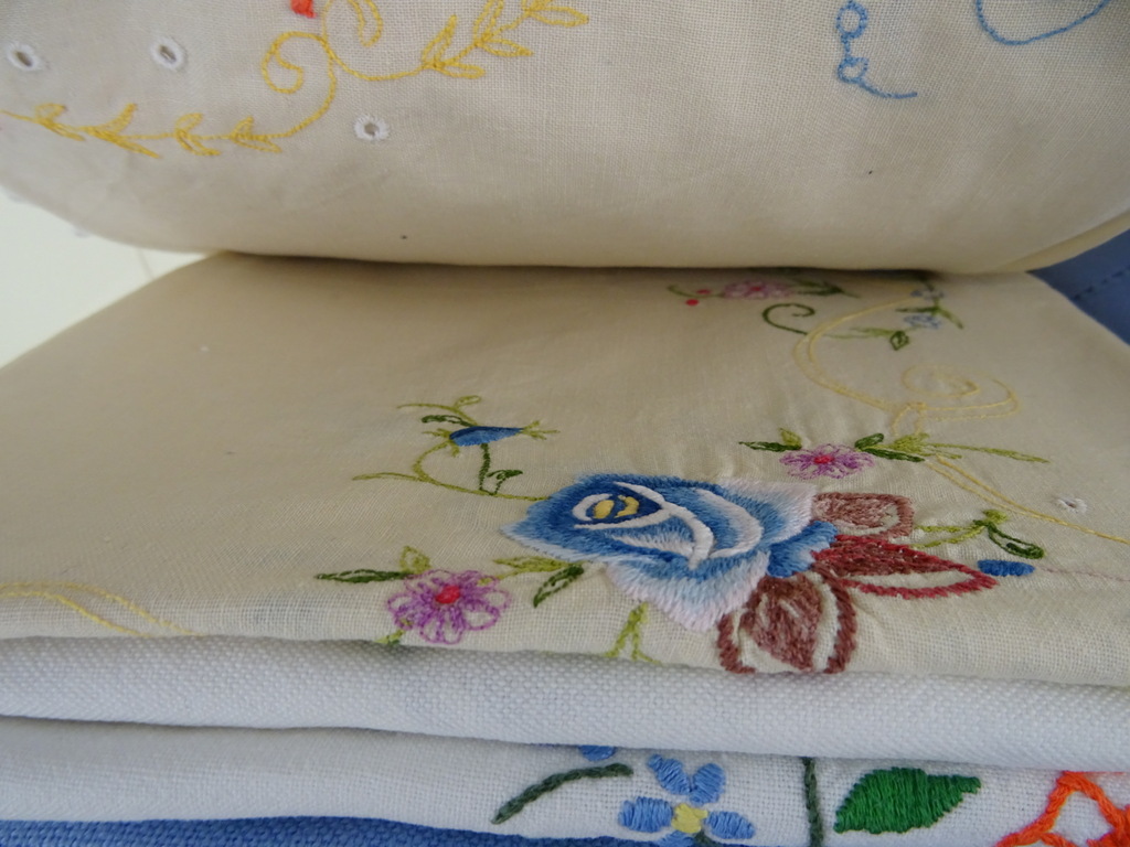 Collectie vintage tafelkleden en kleine kleedjes - Afbeelding 23