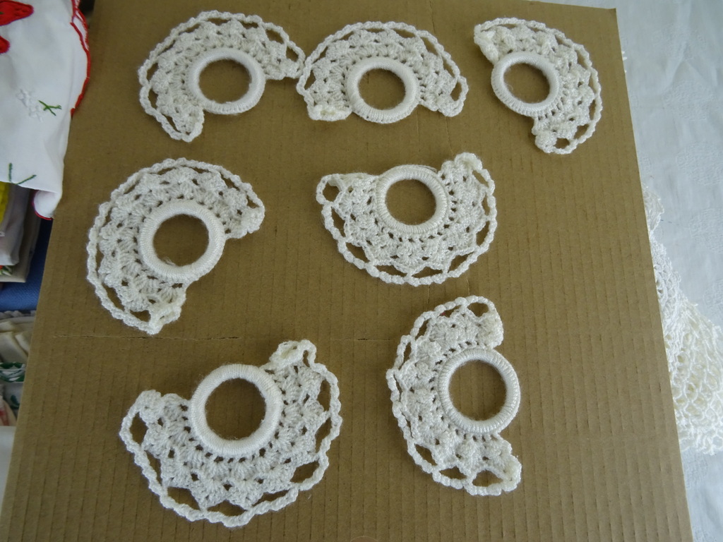 Collectie vintage tafelkleden en kleine kleedjes - Afbeelding 28