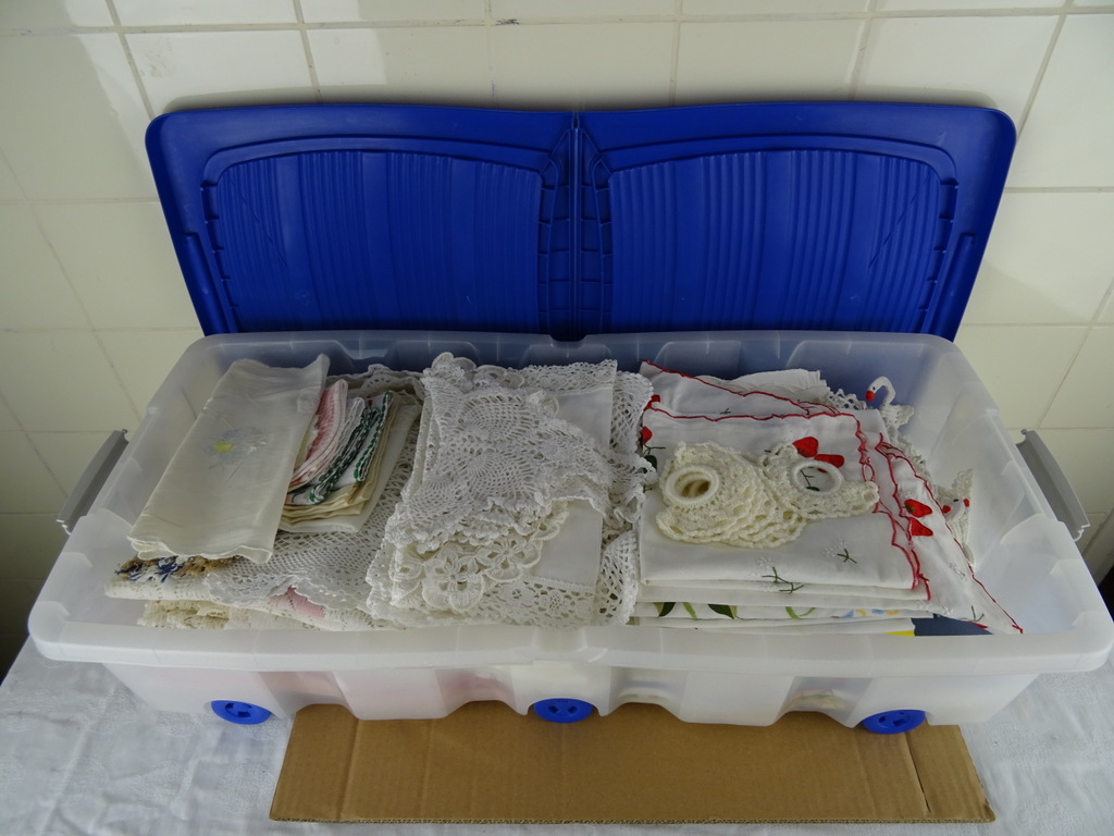 Collectie vintage tafelkleden en kleine kleedjes - Afbeelding 34