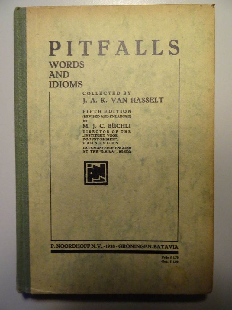 Antiek woordenboek uit 1930 Pitfalls