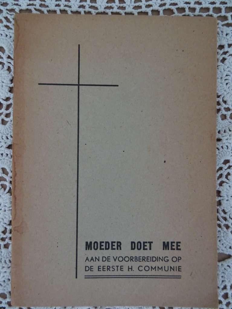 Moeder doet mee aan de voorbereiding op de eerste H. communie