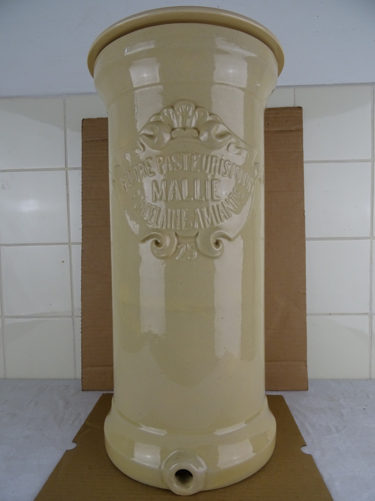 Alternative view of Antieke waterfilter Filtre pasteurisateur mallié