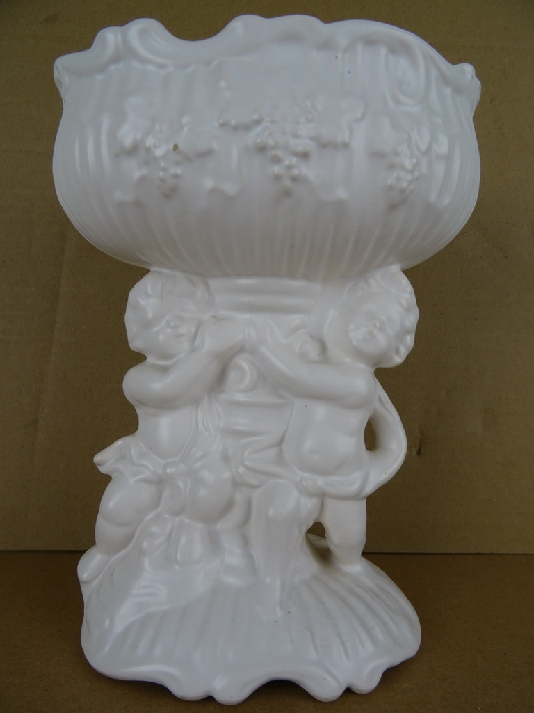 Antieke aardewerk vaas met Putti's