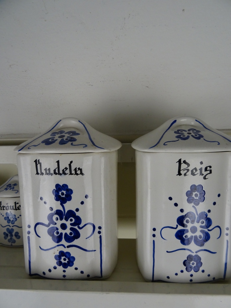 Collectie antieke aardewerk voorraadpotten - Afbeelding 4
