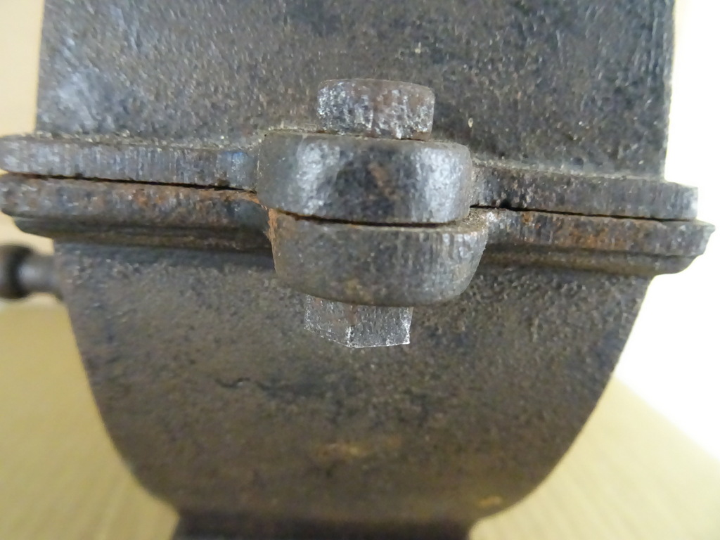 Antieke metalen slijpsteenhouder - Afbeelding 10