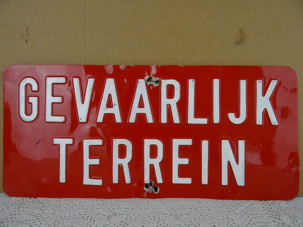 bord Gevaarlijk terrein