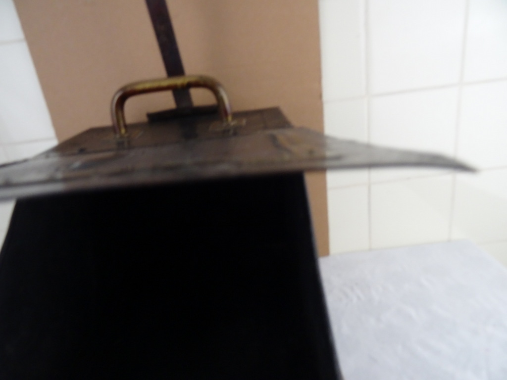 Antieke kolenkit met kolenschep Antieke kolenkit met kolenschep