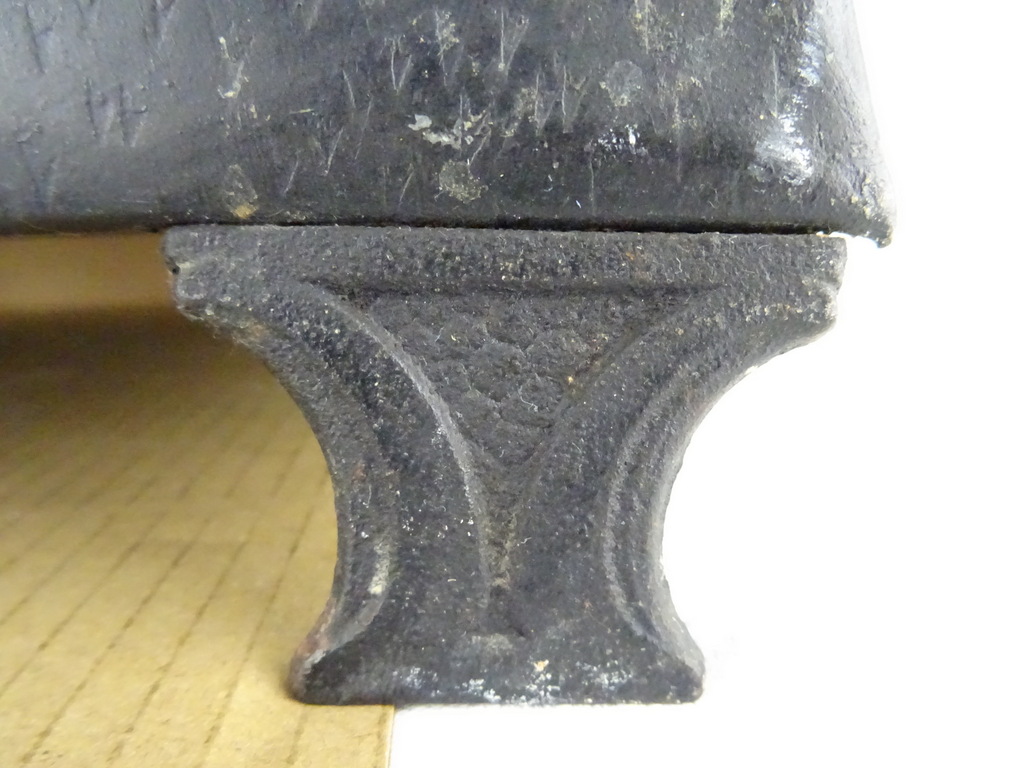 Antieke kolenkit met kolenschep Antieke kolenkit met kolenschep