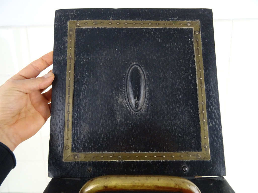 Antieke kolenkit met kolenschep Antieke kolenkit met kolenschep