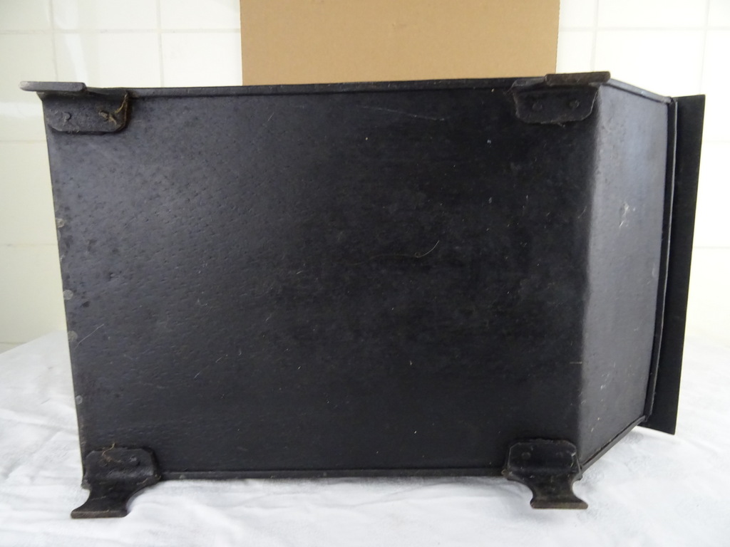 Antieke kolenkit met kolenschep Antieke kolenkit met kolenschep