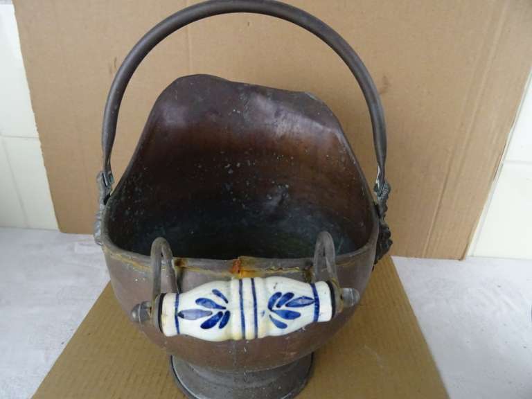 Twee antieke helmpotten