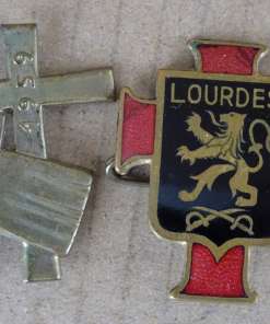 Antieke religieuze speldbroches