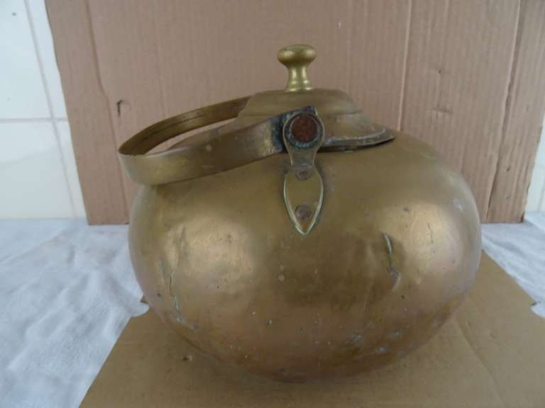 Antieke koperen waterketel