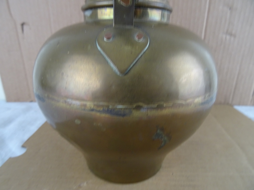 Antieke koperen waterketel of theepot Antieke koperen waterketel of theepot