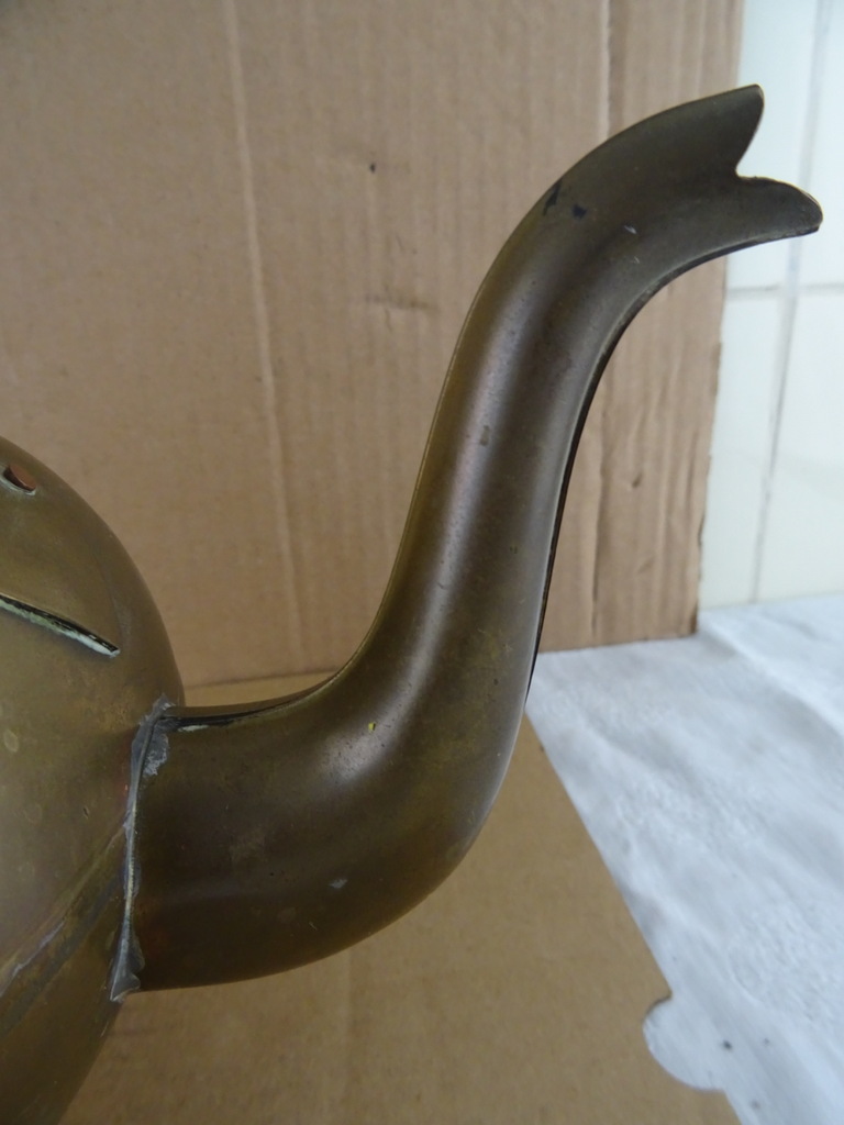 Antieke koperen waterketel of theepot Antieke koperen waterketel of theepot