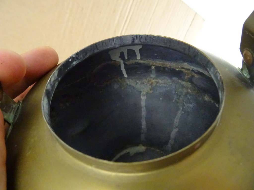 Antieke koperen waterketel of theepot Antieke koperen waterketel of theepot